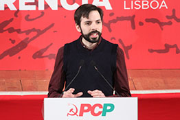 Rui Mota lê Manuel Gusmão - Mercantilização da criação e fruição culturais. Aparelhos de dominação ideológica